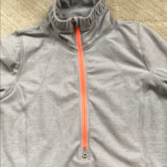 Grey sweatshirt super comfy lululemon - Picture 5 of 7